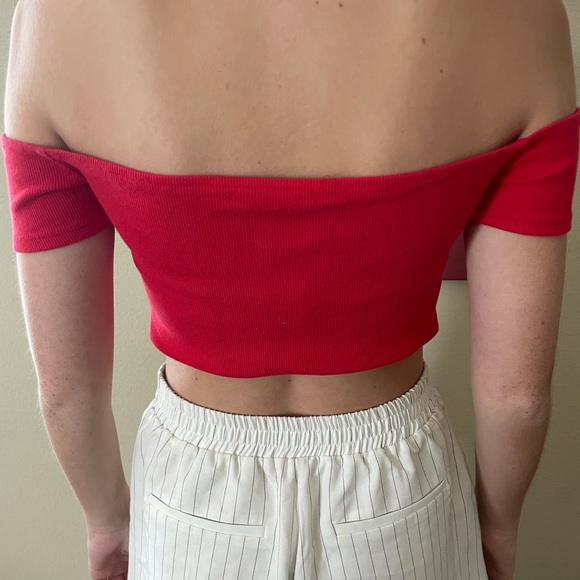 Red cropped top with tie up front - Picture 2 of 2